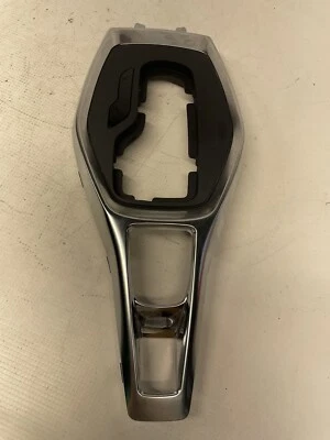 Chevrolet Camaro SS 2023 descapotable 6,2 nivel de cambio de marchas moldura de plástico OEM Foto 1 de 4