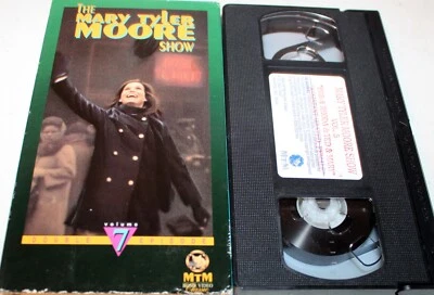 The Mary Tyler Moore Show Volume 7, Double Episode (VHS, 1992) He's All Yours Foto 1 de 2