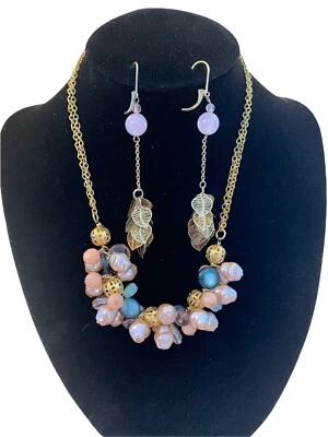 Collar y pendientes vintage de perlas de imitación rosa y azul de George tono dorado  Foto 1 de 4