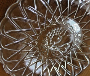 8 1/4 Zoll Indiana Klarglas Brezel Sandwich Teller Obst Motiv Vintage Top - Bild 1 von 4