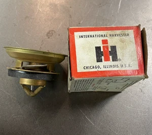 261514R92, 313942R92, 317668R91, 387533R91 Thermostat OEM International Tractor - Bild 1 von 6