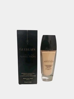 Guerlain Tenue De PERFECTION No.2 timeproof Foundation, Sunscreen Broad Spectrum - Image 1 of 4