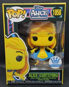 Funko Pop! Vinyl: Disney - Alice (Curtsying) (Exclusive) #1058 With Protector - Picture 1 of 6