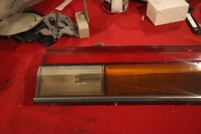 Lanterna traseira de passageiro Toyota Cressida 87-88 destro  - Imagem 1 de 4