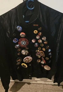 Chaqueta de satén negra vintage 1983 Motley Crue Allister Fiend con botones - Imagen 1 de 5