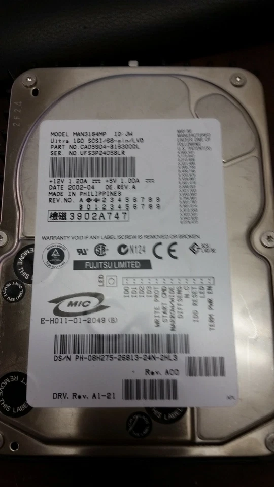 Dell 8H275 18GB Ultra 3 10k RPM 3.5 68 Pin SCSI Hard Drive - Image 1 of 1