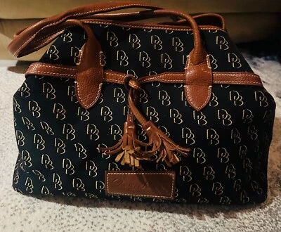 Bolsa satchel Dooney And Bourke preta e marrom  - Imagem 1 de 3