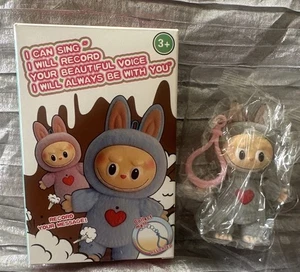 LABUBU PUPPE FÜR KINDER - Sing & nimm deine Nachricht auf! Konvolut seltener W Schlüsselanhänger - Bild 1 von 6