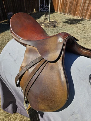 Sillín de salto de cuero inglés A. Pariani Selleria Milano 18" hecho en Italia estribo Foto 1 de 4