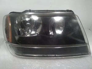 Passenger Headlight Smoke Tint Dark Background Fits 99-02 GRAND CHEROKEE 1146382 - Picture 1 of 12