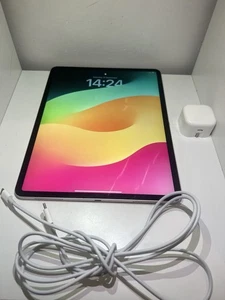 Apple iPad Pro 12.9" (3rd Gen) 256GB Wi-Fi A1895 Silver - Picture 1 of 12