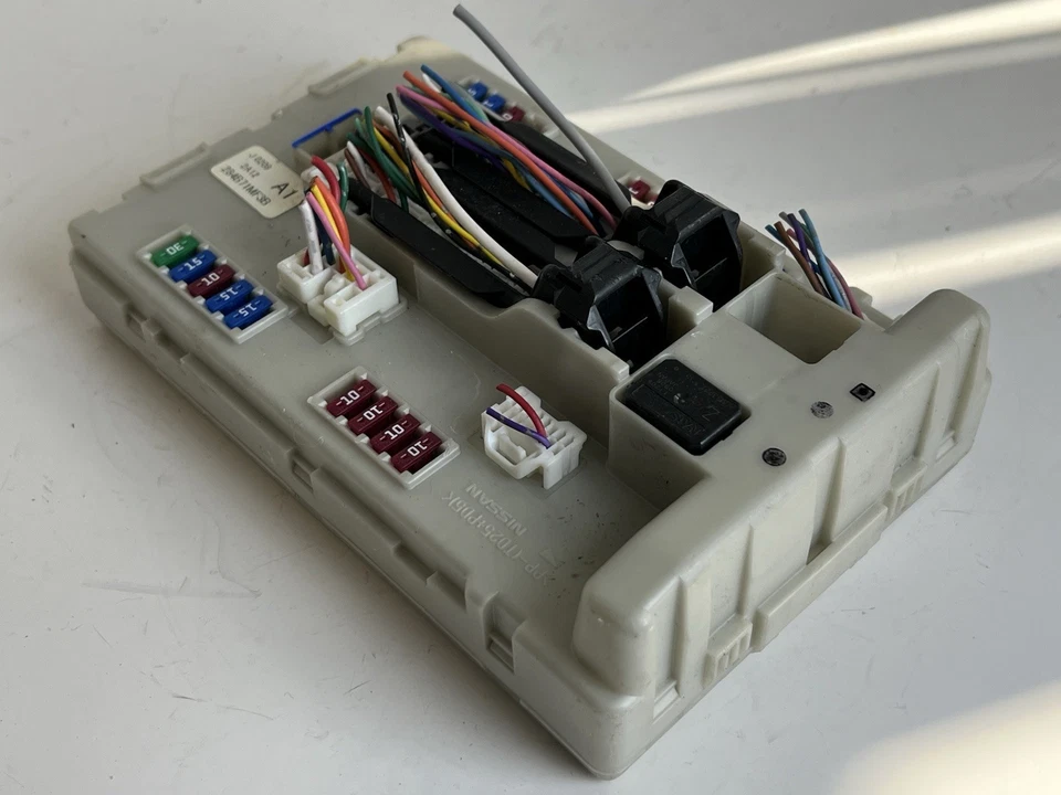 2012 INFINITI M37X ENGINE FUSE BOX RELAY JUNCTION BLOCK 284B71MF3B OEM - Image 1 of 4