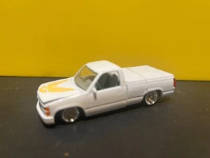 1/64 1988 GMC SIERRA 1500 PICKUP TRUCK WHITE WITH GOLD BIRD ON HOOD - Picture 1 of 5