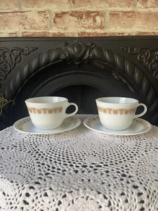 Par de tazas de vidrio de leche Pyrex Butterfly Gold EE. UU. taza platillos Corelle - Imagen 1 de 8