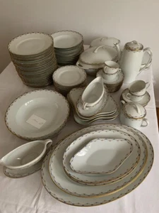 Essgeschirr Porzellan für die große Tafel, 1924, Goldrand + Blumenranke, Zeller  - Bild 1 von 12