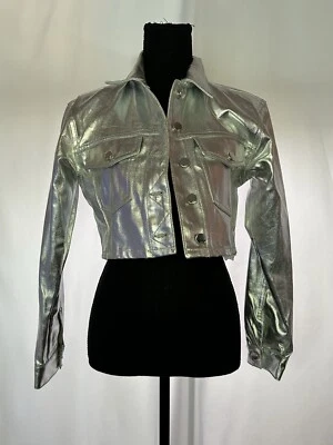 Chaqueta corta plateada metálica de Zara Foto 1 de 2