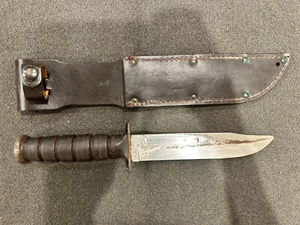 Vintage U.S. Camillus Fighting Knife with Original Leather Sheath - Picture 1 of 10