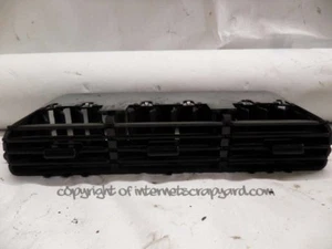Isuzu Trooper Bighorn 3.1 91-02 Gen2 centre dashboard air vent - Picture 1 of 2