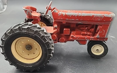 Vintage Die-Cast Ertl International Harvester IH Red Farm Tractor 1/16 Scale - Image 1 of 4