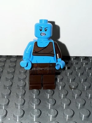 LEGO Star Wars Minifigure Aayla Secura - From Set 75182. No headpiece, weapon - Image 1 of 4