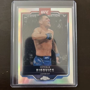 2025 Topps Chrome UFC - Esteban Ribovics Rookie Refractor #75 - Imagen 1 de 2