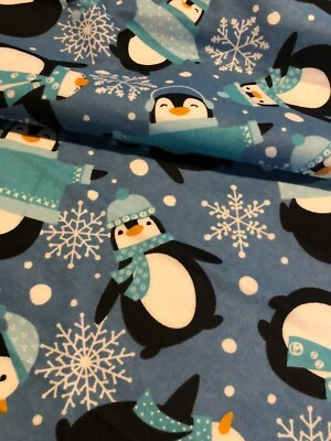 Tela de franela súper acurrucada Happy Penguins - POR copos de nieve de invierno azul Foto 1 de 4
