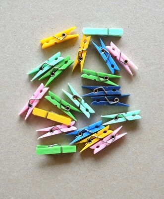 Kunststoff Klammer 6 Farben 32x5 mm Deko Klammer Wäscheklammer mini Clip 20Stück - Bild 1 von 4