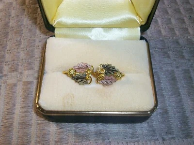 Vintage LANDSTROM Black Hills Gold Tri-Color 2 leaf Clip Earrings - Image 1 of 4