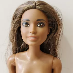 Mattel Barbie bambola 2016 pelle media tono occhi marroni capelli lisci evidenziati nudi - Foto 1 di 6