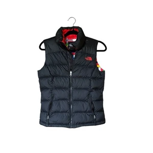 Chaleco acolchado de plumón The North Face 550 para mujer forro con estampado de bandera negra XS - Imagen 1 de 7