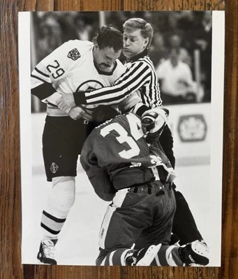 Jay Miller Vs Gord Donnelly Sporting News Original Press Photo Bruce Bennett - Image 1 of 2