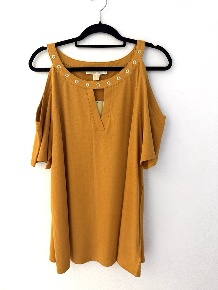Blusa para mujer Michael Kors nueva con etiquetas talla 1x en caléndula tachonada (precio de venta sugerido por el fabricante 98 USD) Foto 1 de 4
