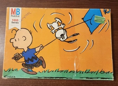 Rompecabezas PEANUTS PUZZLE Charlie Brown Snoopy Fly Kite 4382-2 COMPLETO De Colección 108 Piezas Foto 1 de 4