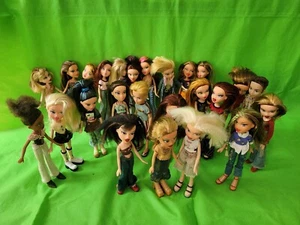 Huge Lot of 25 Vintage Bratz Dolls 1st Ed 2001 + Boys 2003 with Dresses & Shoes  - Picture 1 of 12