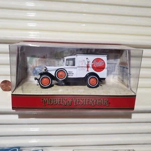 1991 Matchbox Yesteryear PRATTS Y22 White 1930 MODEL A FORD Van New in C9 Nu Box - Picture 1 of 5