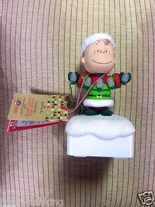 Hallmark 2015 LINUS Peanuts Gang Christmas Light Show Music Brand new With Tags - Picture 1 of 6