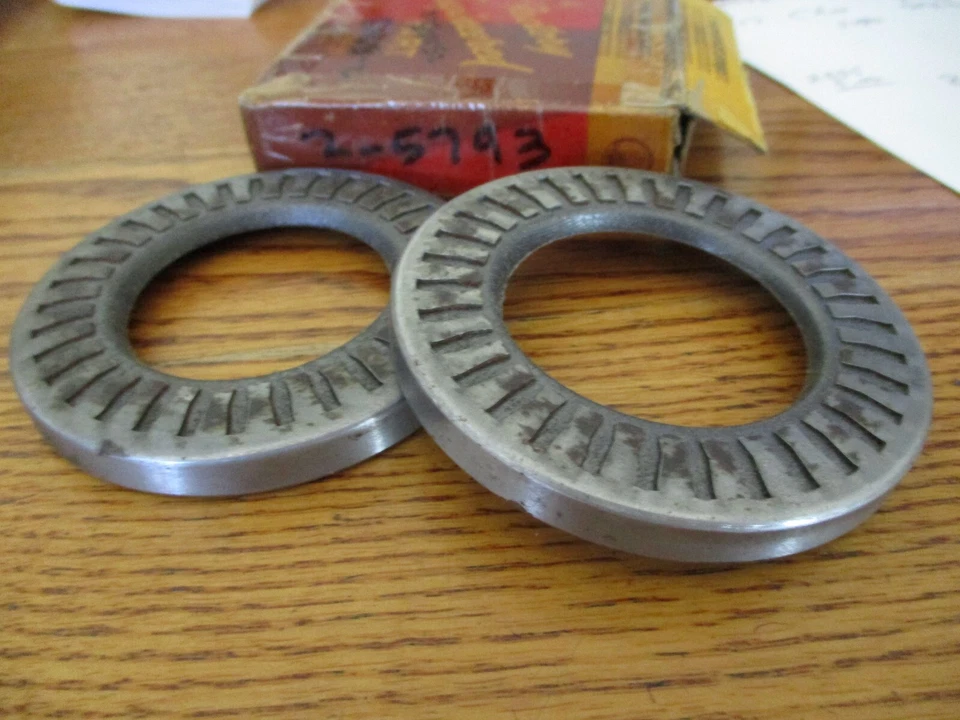 1936 37 46 47 48 49 50 51 52 53 54 55 CHRYSLER & IMPERIAL  Front Wheel Seals NOS - Imagem 1 de 1