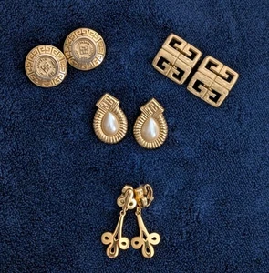 4 Paar Vintage Givenchy Paris New York Ohrringe goldfarben 3 Clip, 1 Piercing - Bild 1 von 17