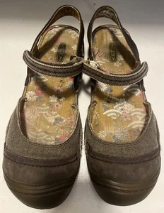 Keen Cush Women’s Size 10 Sandals Brown Hiking Shoes Closed Toe - Picture 1 of 8