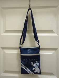 Bolso Bandolera Loungefly Disney Stitch 626 Experiment Passport - Imagen 1 de 8