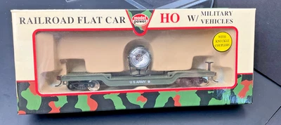 Model Power Military HO Railroad Flat Train Car Search Light w/knuckle couplers - Image 1 of 4