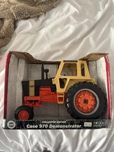 1/16 Ertl Case 970 Agri King Demonstrator Collector Edition, Stk# 14193A - Picture 1 of 3