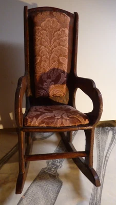 Mecedora de madera vintage hecha a mano CO con asiento largo para muñeca/oso pequeño delgado Foto 1 de 4