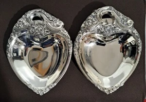Zweier Set Vintage herzförmige Silberplattenschalen mit Blumenmotiv - Bild 1 von 10