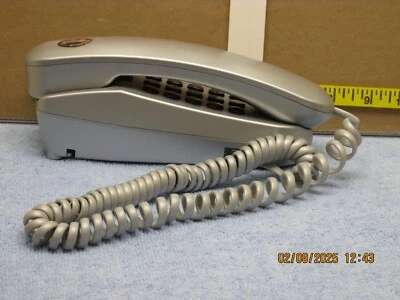 The listing is for a Generic Vintage Slimline buttons on the base w/FSU decal - Imagem 1 de 4