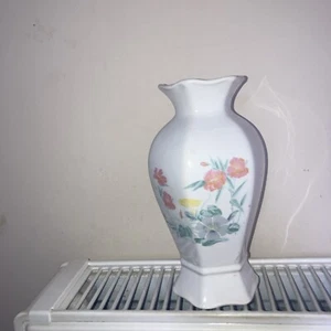 Wade Potteries Vase - Picture 1 of 4