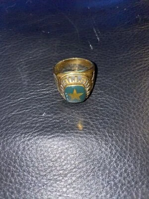 Anillo clásico chapado en oro de la NFL de los Dallas Cowboys Foto 1 de 4