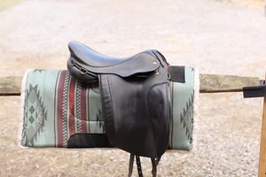 Black Country Frelsi Dressage Saddle 17.5in (Stirrups, Leathers, Cover Included) - Picture 1 of 6