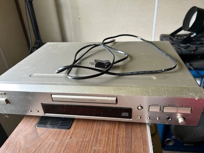 ONKYO DX-7333 - Hi-Fi CD-Player ( made 2001 - 2007) silver linear/converter disc - Image 1 of 2