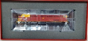 TRAINORAMA 44 CLASS LOCOMOTIVE 4401 in TUSCAN & YELLOW - Picture 1 of 14